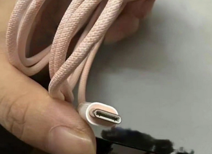 九湖镇苹果15维修店分享iPhone15USB-C数据线长啥样